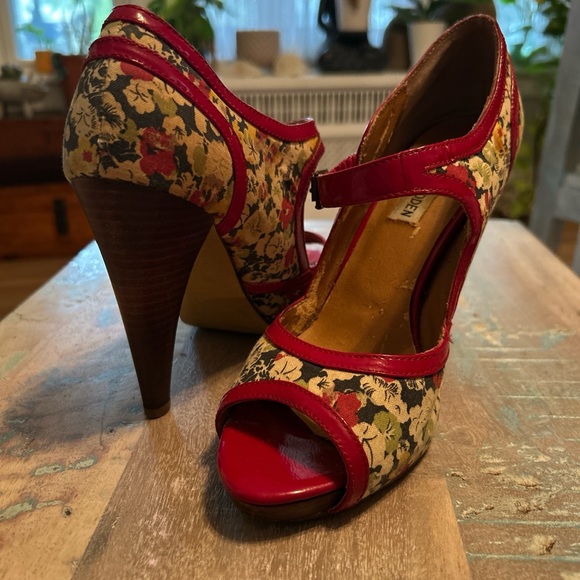 Steve Madden Red Floral Peep-Toe Heels - Picture 1 of 8